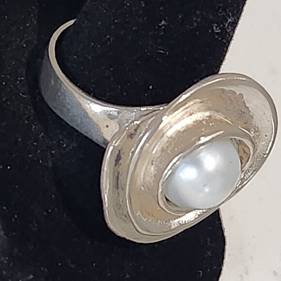 Silpada Sterling Silver Pearl Rose or Lily Pearl Ring - Picture 2 of 5